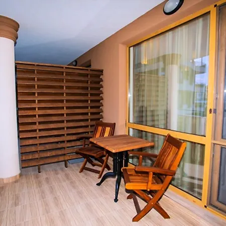 Boutique Versis Aparthotel 5*