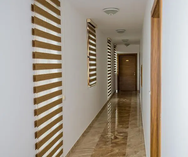 Boutique Versis Aparthotel 5*