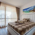 Aparthotel Boutique Versis 5*